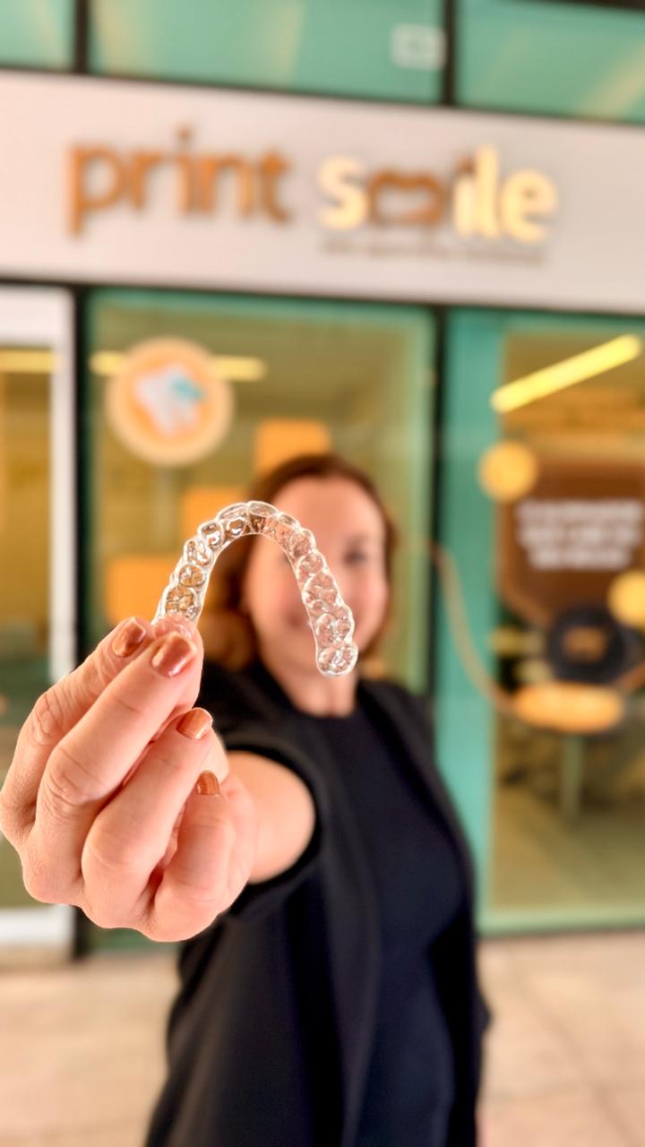 Alinhador estético Print Smile em frente à unidade da empresa